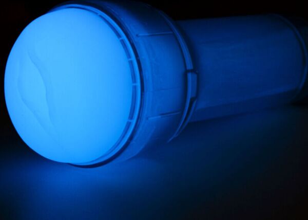 Kiiroo FeelGlow maszturbátor áttetsző hüvellyel, hüvelyformájú nyílással és átlátszó házzal