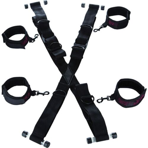 Kézbilincsek CALEXOTICS Scandal Cross forma
